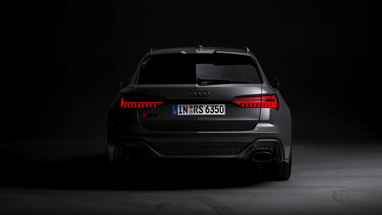 Audi RS 6 Avant performance 2022 вид сзади