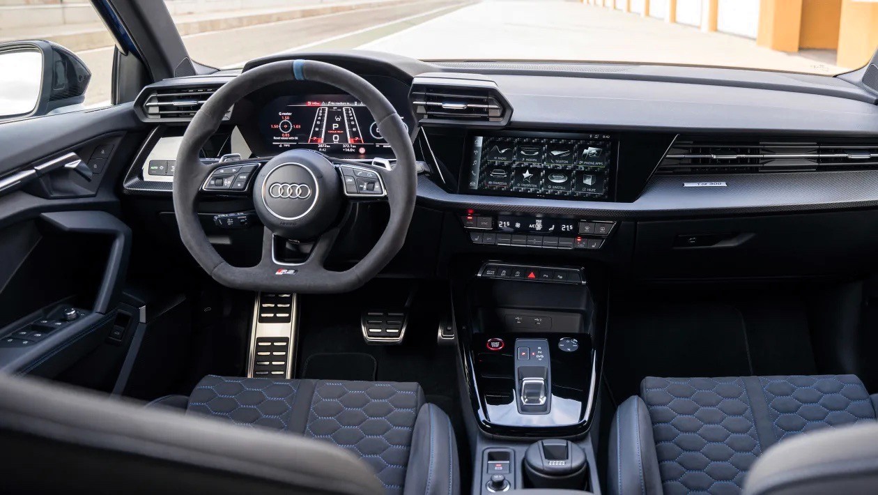 Передняя панель Audi RS 3 Sportback Performance Edition