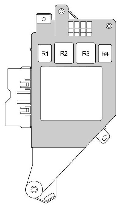 Блок предохранителей №17 справа в салоне Toyota Land Cruiser 100 выпуска с 2002-2007 сторона 2